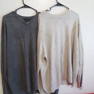 Dockers V-Neck Sweaters in Gray and Cream Lightweight Knit